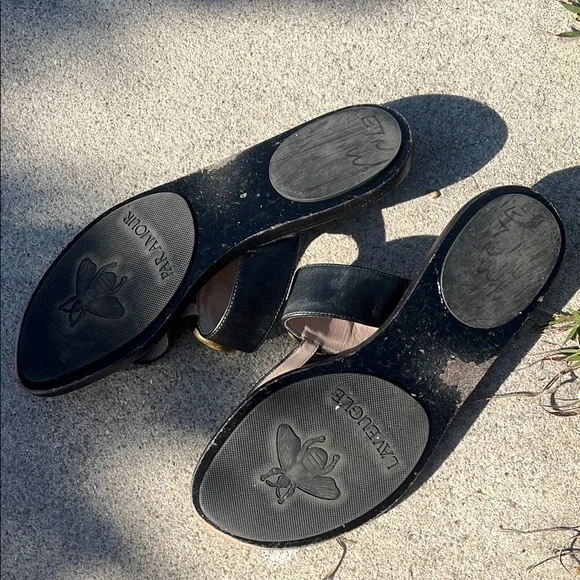 Gucci Marmont Black Sandals with Gold Logo - Picture 3 of 4